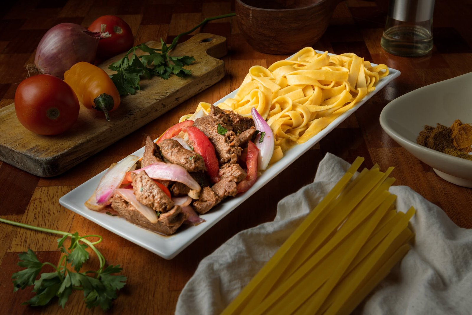 Lomo saltado vegano con spagethi a la huancaina